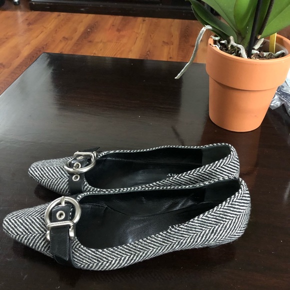 Clearance SALE! Burberry signature buckle. - Picture 3 of 12